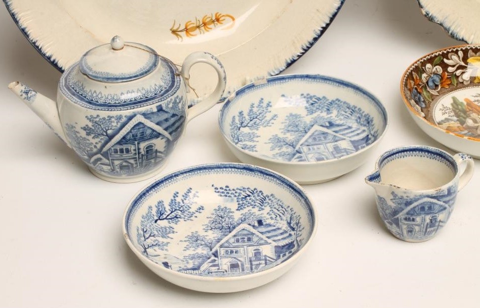A PAIR OF PEARLWARE PLATES Image