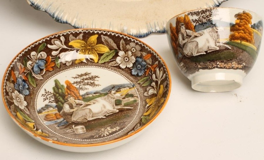 A PAIR OF PEARLWARE PLATES Image