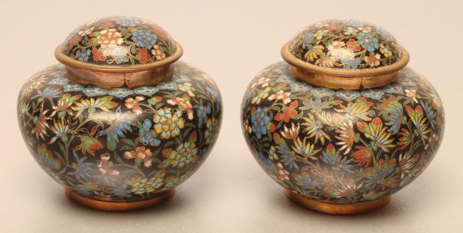 A PAIR OF CHINESE CLOISONNE ENAMEL INK WELLS Image