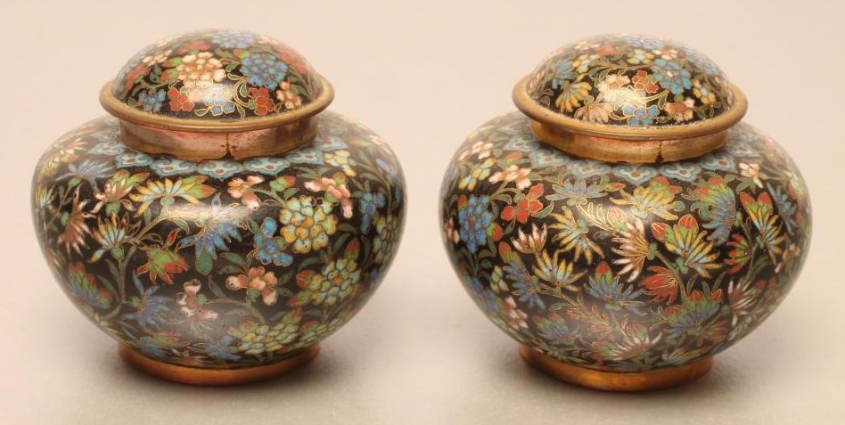 A PAIR OF CHINESE CLOISONNE ENAMEL INK WELLS Image