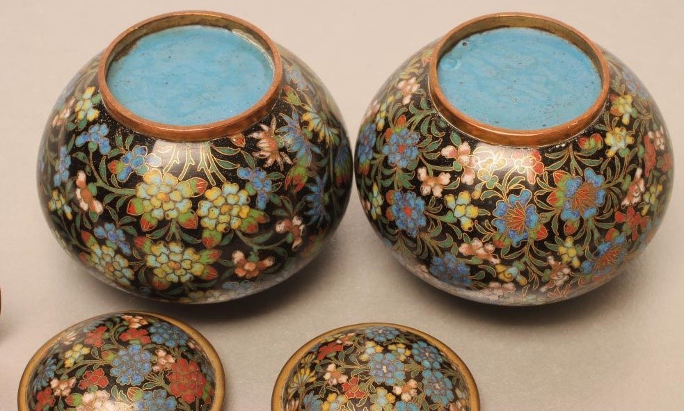 A PAIR OF CHINESE CLOISONNE ENAMEL INK WELLS Image