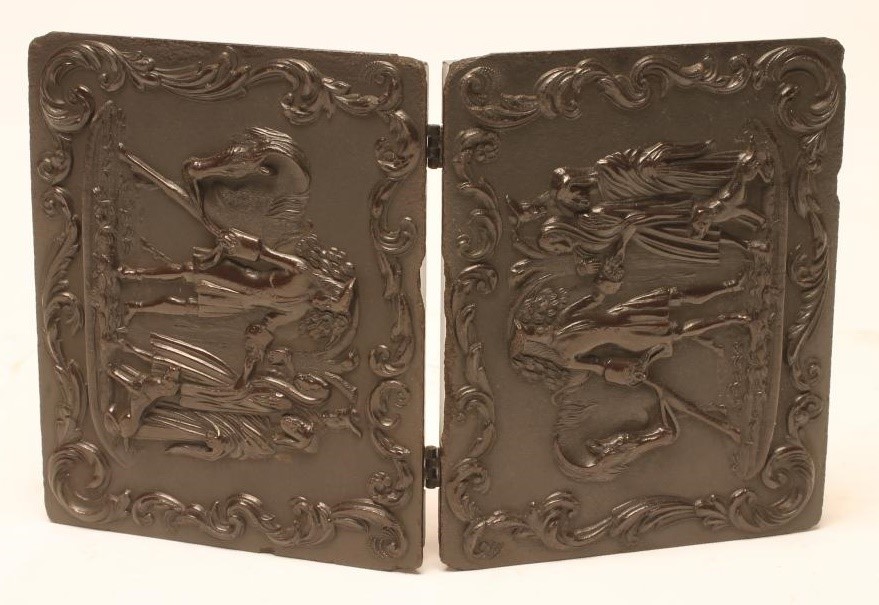 A VICTORIAN QUARTER PLATE BLACK THERMOPLASTIC UNION CASE Image