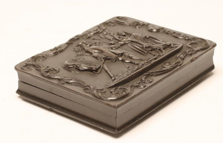 A VICTORIAN QUARTER PLATE BLACK THERMOPLASTIC UNION CASE Image