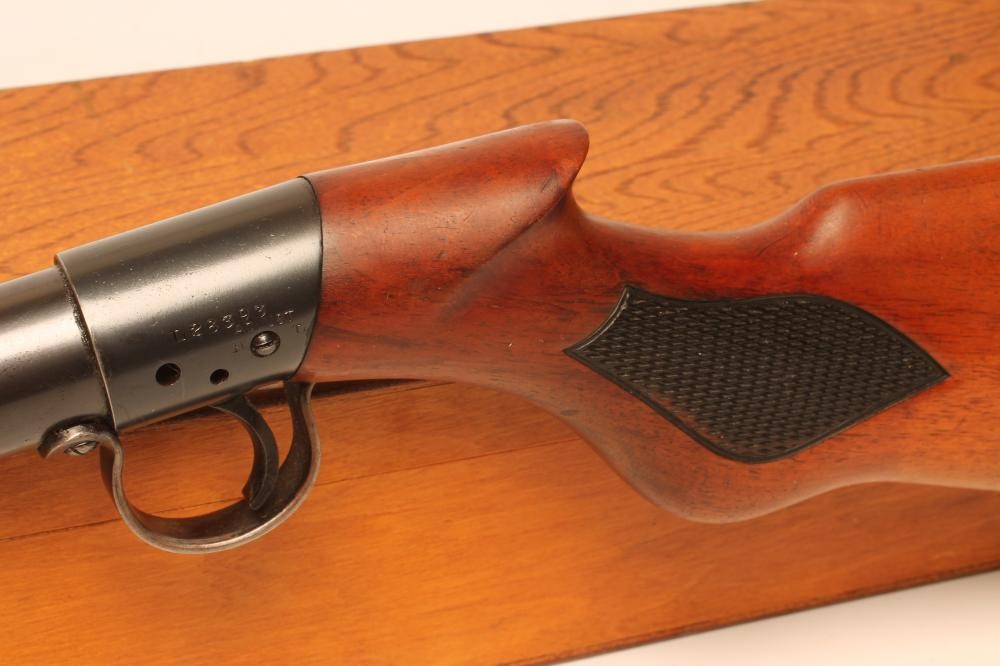 A BSA "STANDARD" .177 AIR RIFLE Image