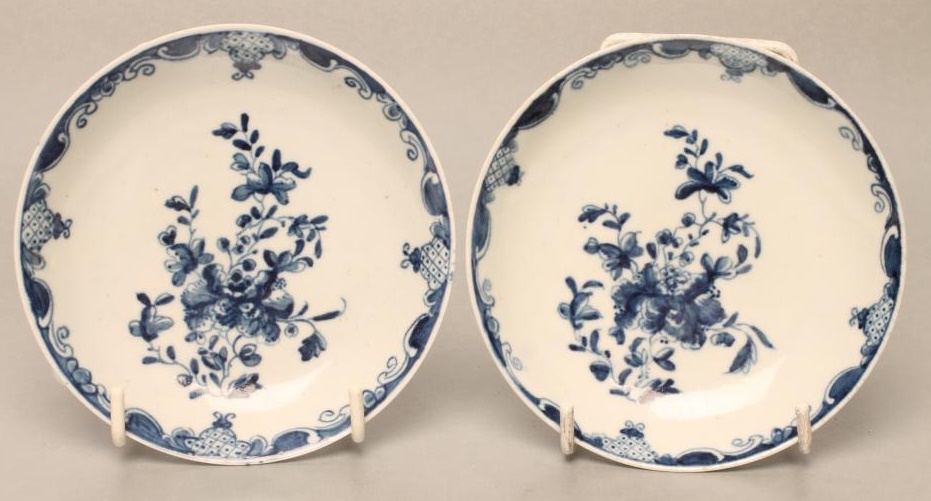 A PAIR OF FIRST PERIOD WORCESTER PORCELAIN SAUCERS Image