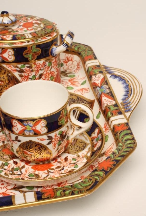 A LATE VICTORIAN DERBY CROWN PORCELAIN TETE-A-TETE Image