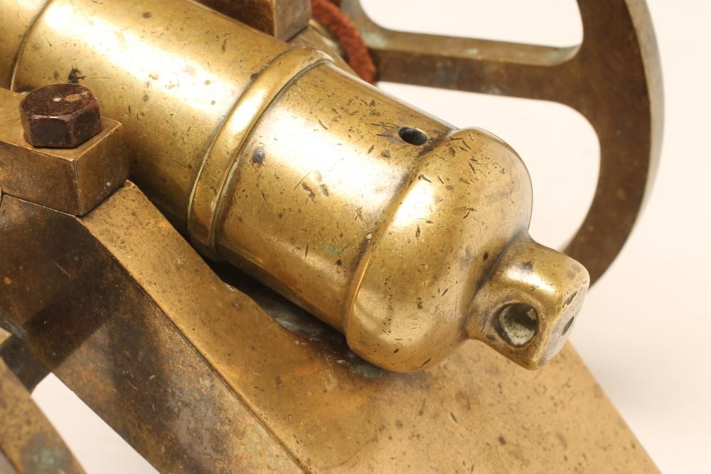 A SIGNAL CANNON Image