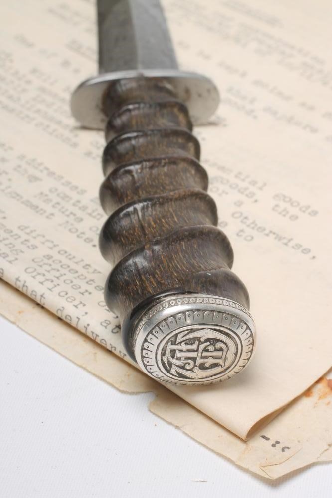 A PRIVATE PURCHASE FAIRBAIRN & SYKES DAGGER Image