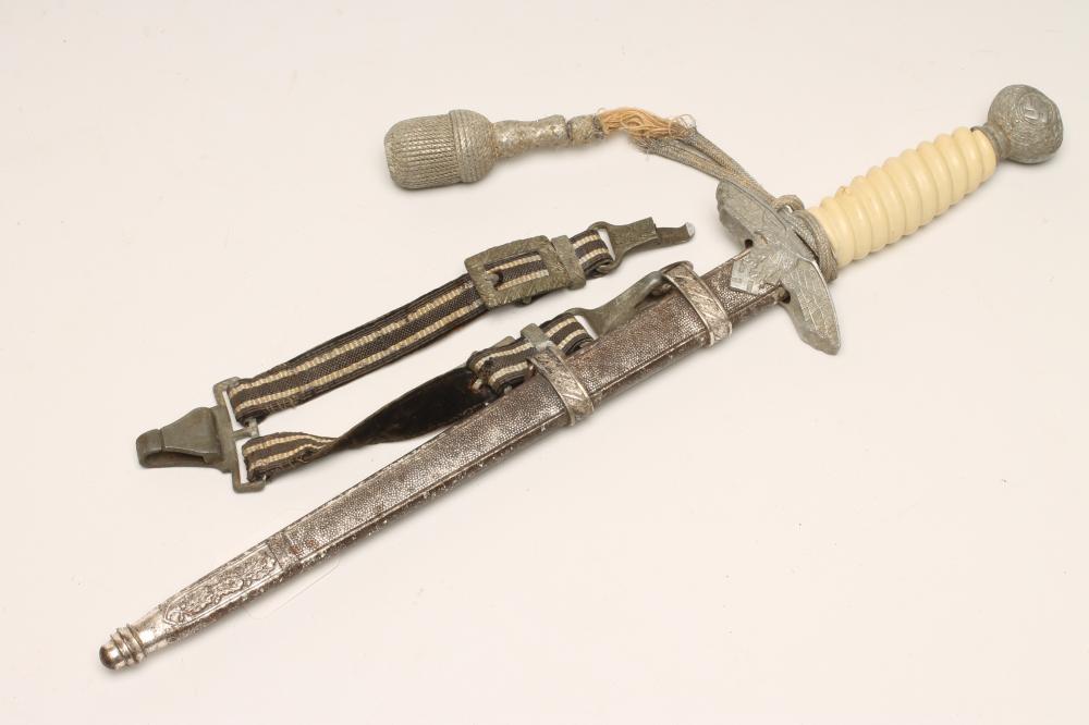 A GERMAN LUFTWAFFE OFFICER'S DAGGER Image