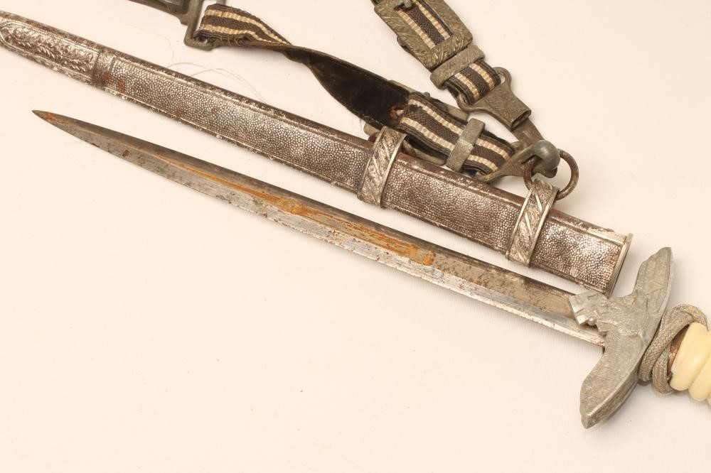 A GERMAN LUFTWAFFE OFFICER'S DAGGER Image
