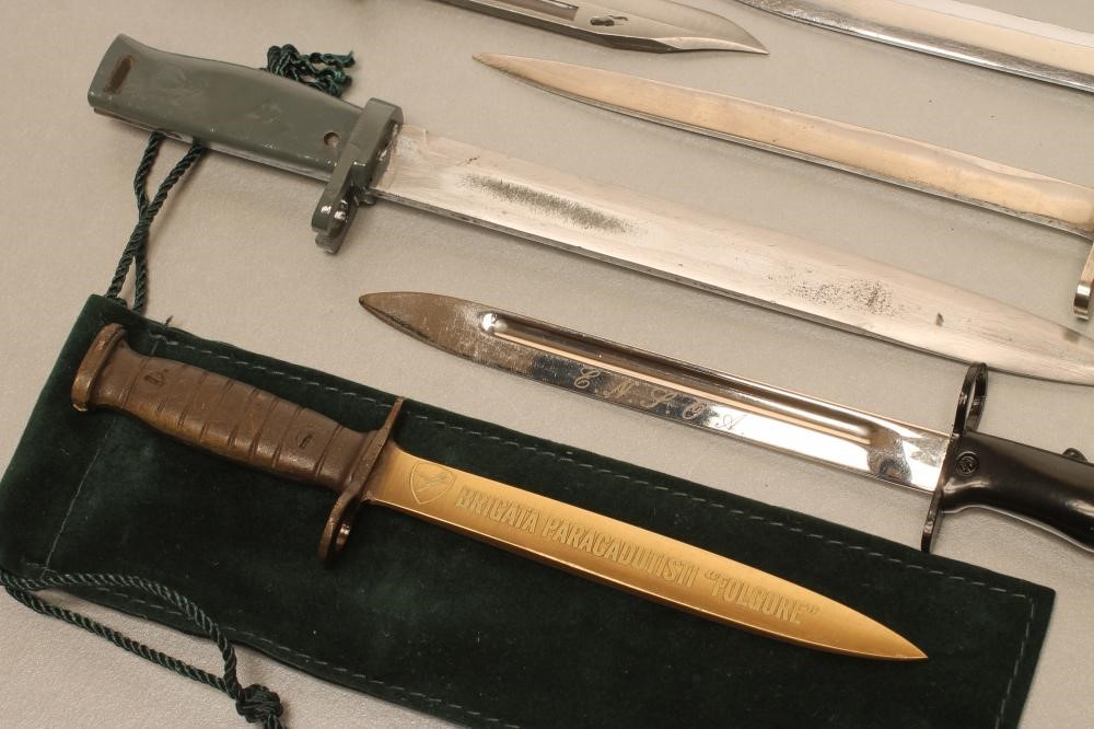 A COLLECTION OF 20TH CENTURY MINIATURE BAYONETS Image