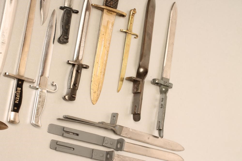 A COLLECTION OF 20TH CENTURY MINIATURE BAYONETS Image