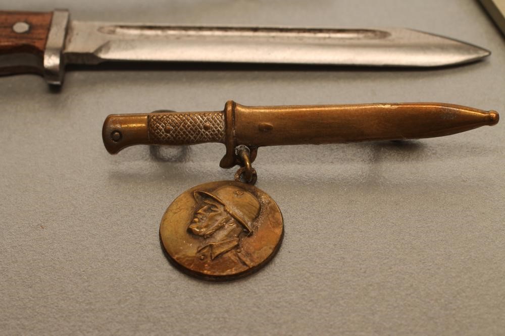 SEVEN SWEETHEART BROOCH BAYONETS Image