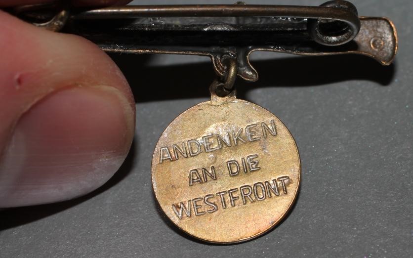 SEVEN SWEETHEART BROOCH BAYONETS Image