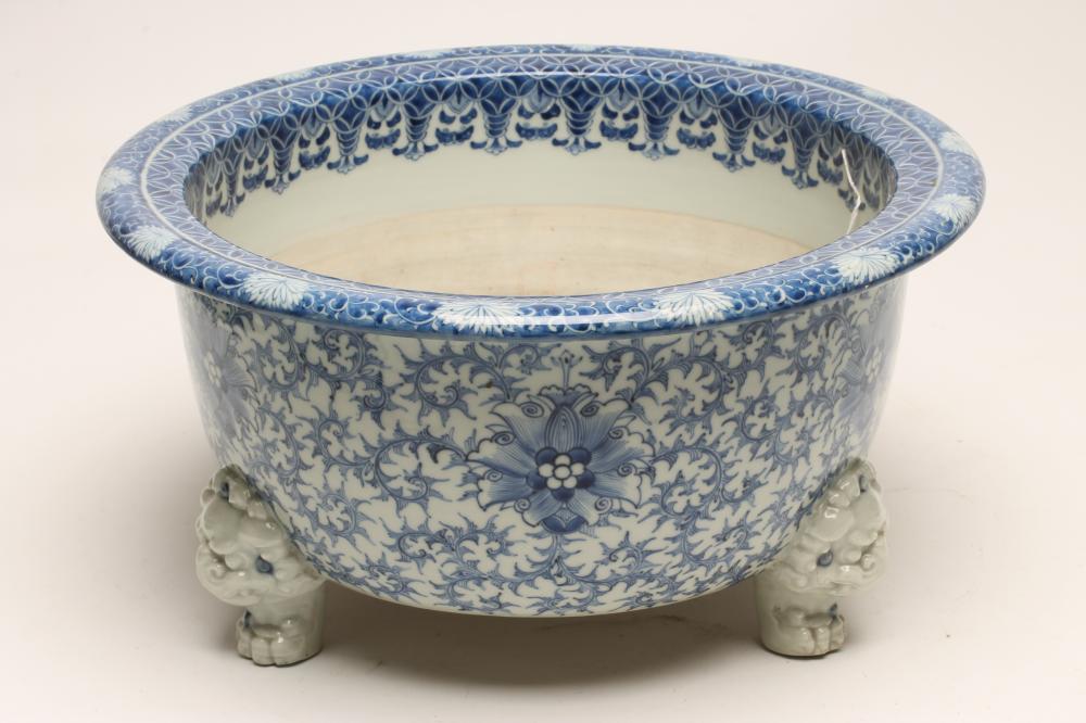 A LARGE CHINESE PORCELAIN BULB PLANTER of plain circular form raised upon three paw feet with mask Image