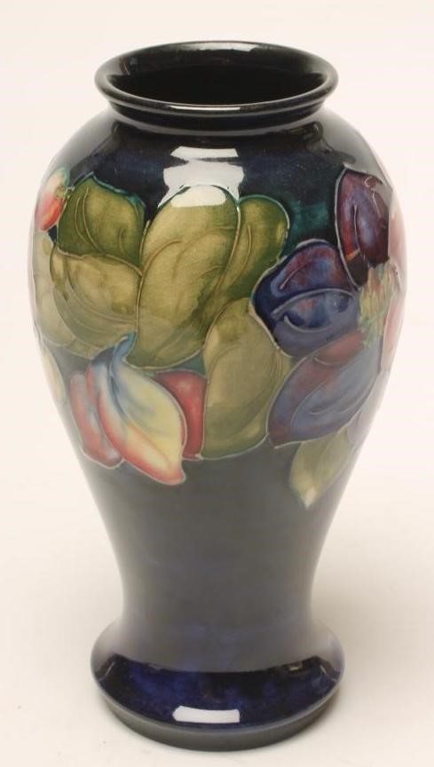 A MOORCROFT POTTERY VASE Image
