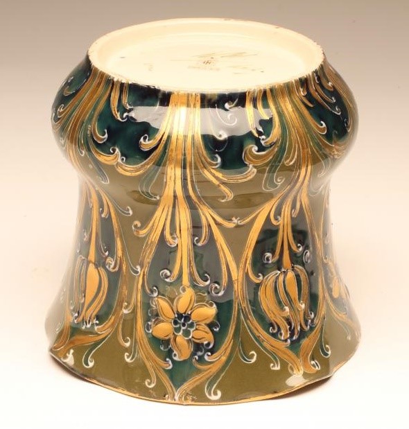 A MACINTYRE MOORCROFT POTTERY FLORIAN WARE CACHE-POT Image