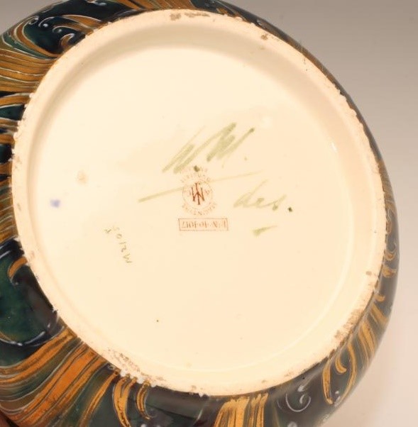 A MACINTYRE MOORCROFT POTTERY FLORIAN WARE CACHE-POT Image