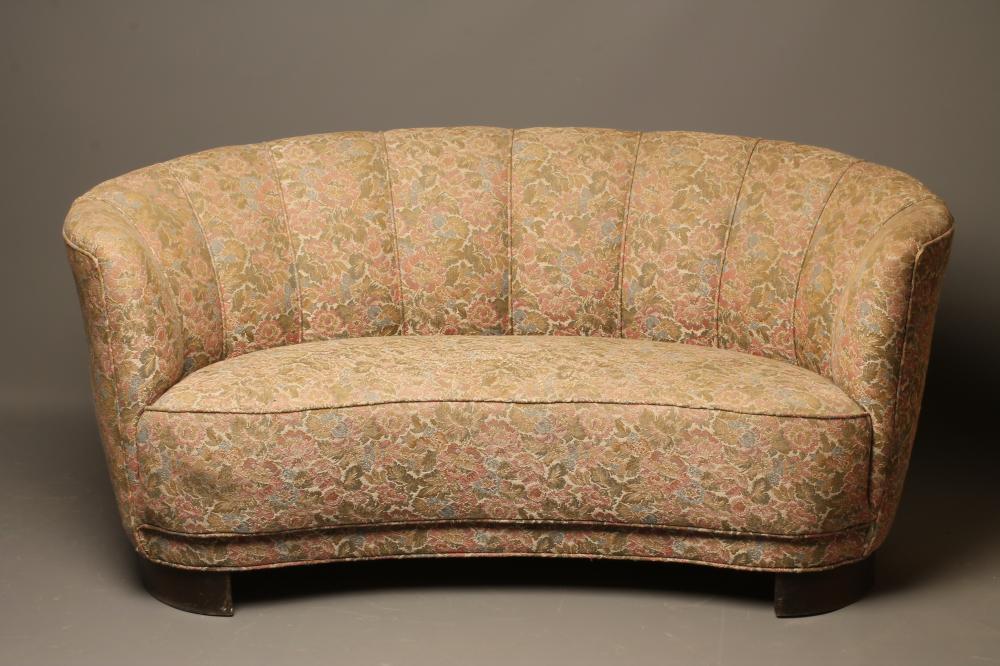 A FRENCH ART DECO BANANA STYLE SOFA Image