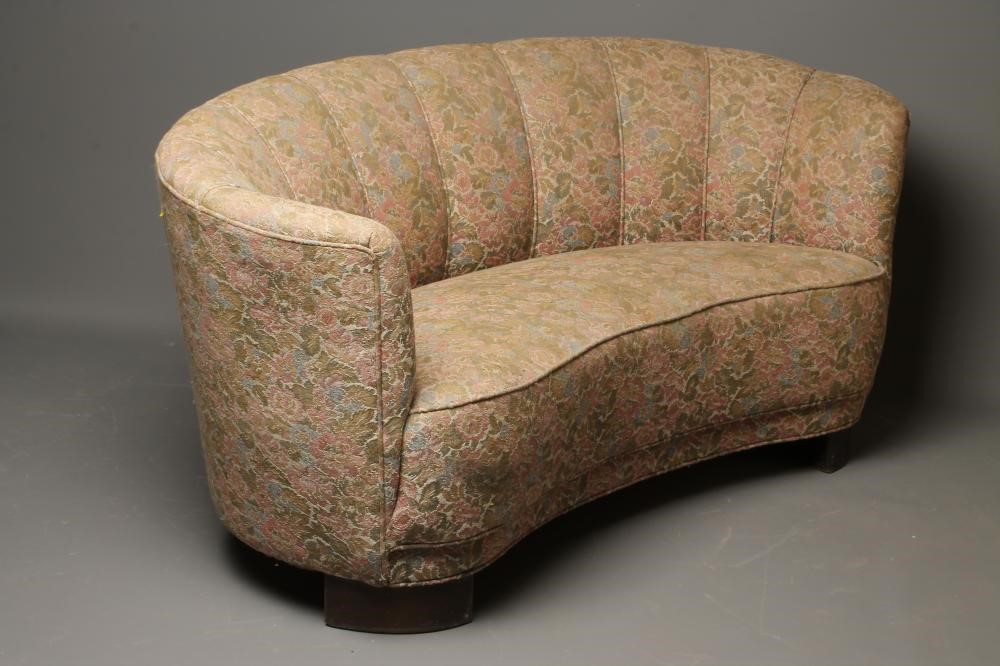 A FRENCH ART DECO BANANA STYLE SOFA Image