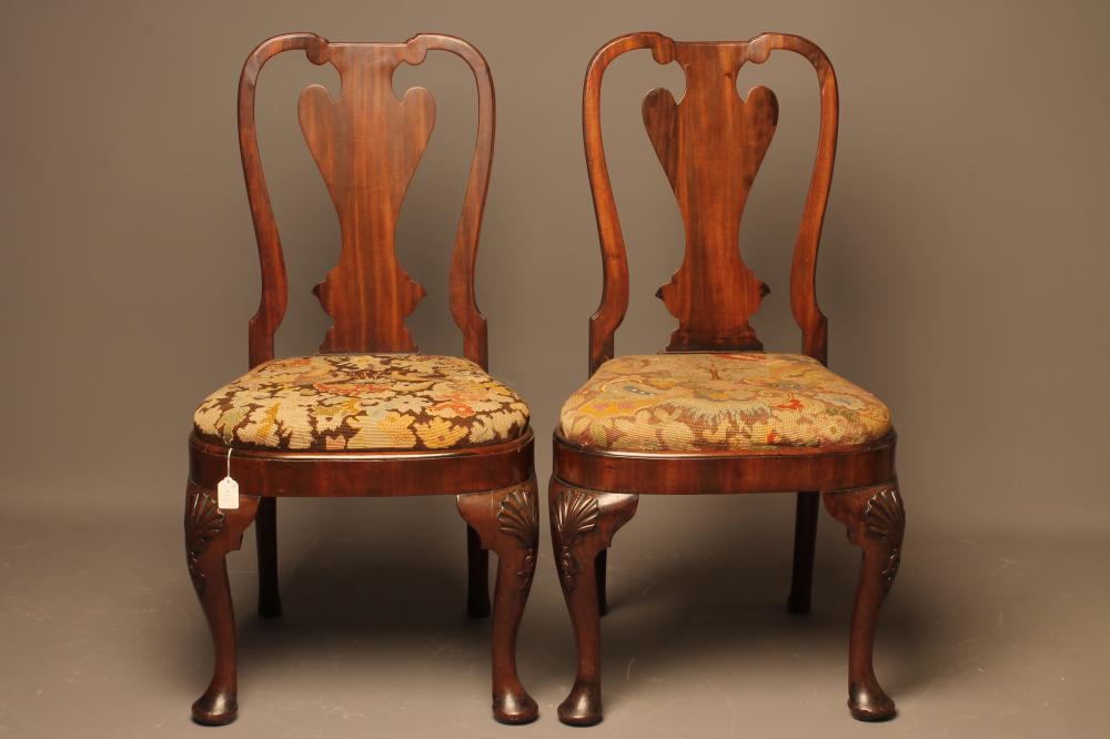 A PAIR OF GEORGIAN MAHOGANY SIDE CHAIRS Image