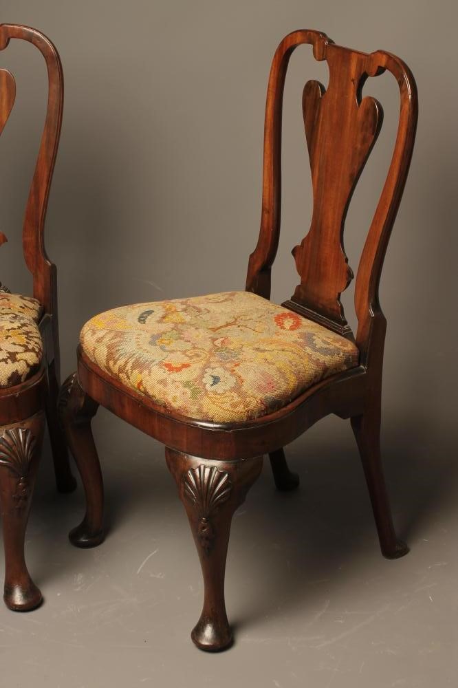 A PAIR OF GEORGIAN MAHOGANY SIDE CHAIRS Image