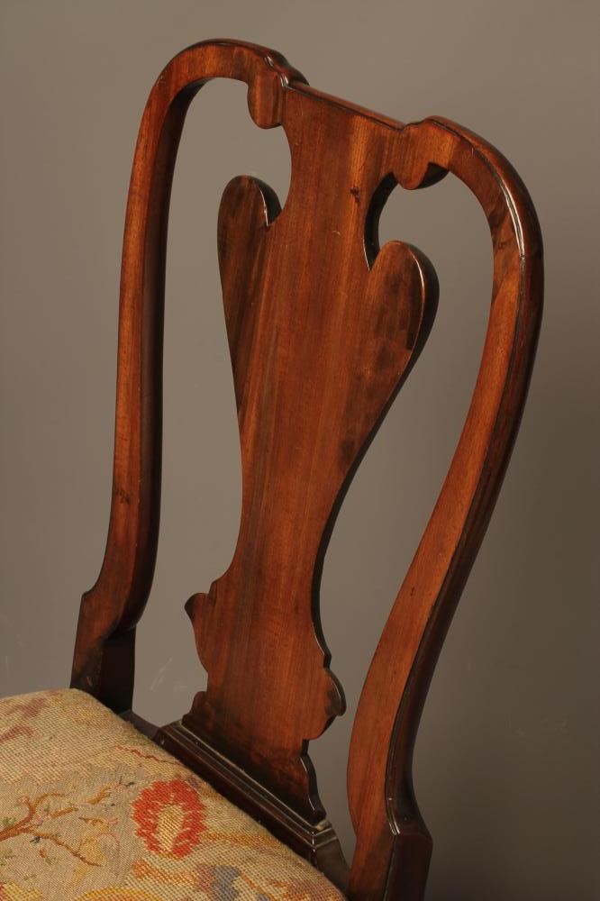 A PAIR OF GEORGIAN MAHOGANY SIDE CHAIRS Image
