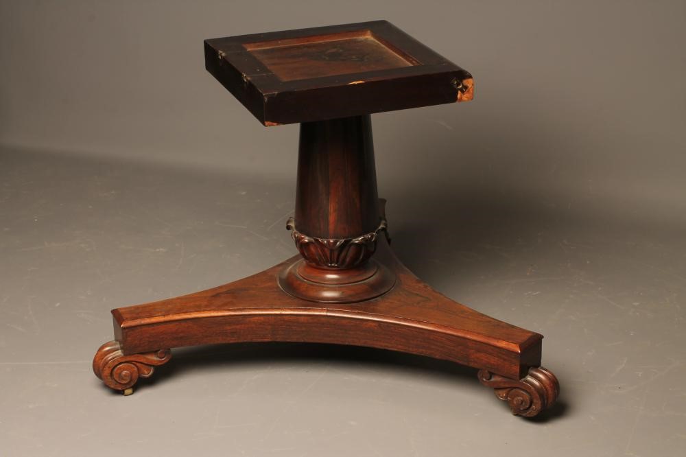 AN EARLY VICTORIAN ROSEWOOD BREAKFAST TABLE Image
