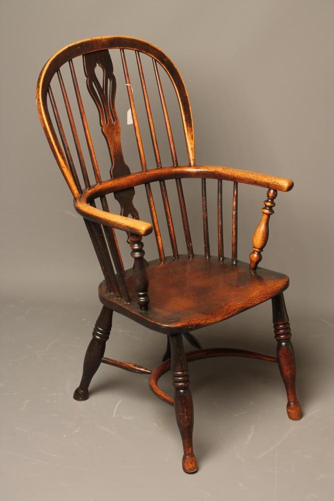 A HOOP BACK WINDSOR ARMCHAIR Image