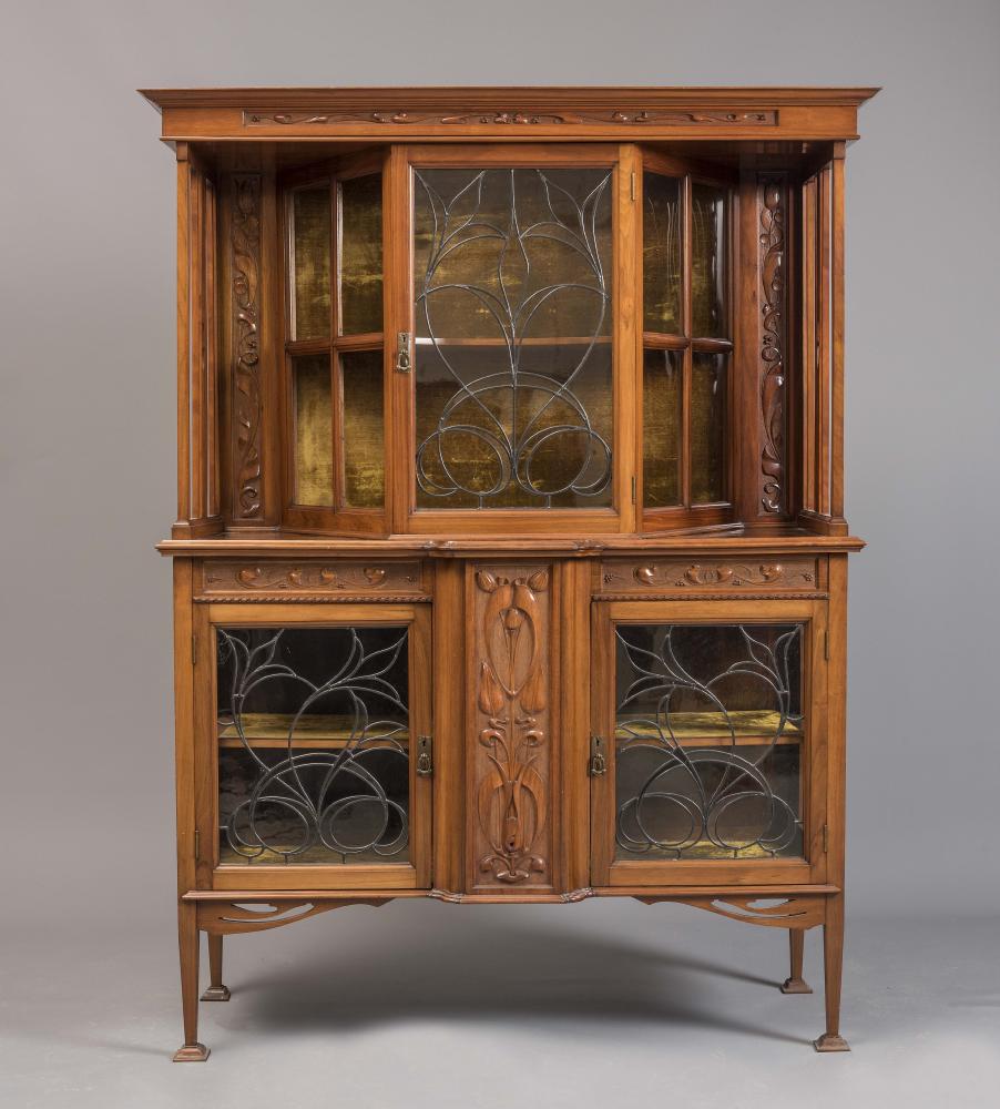 AN ART NOUVEAU MAHOGANY DISPLAY CABINET Image