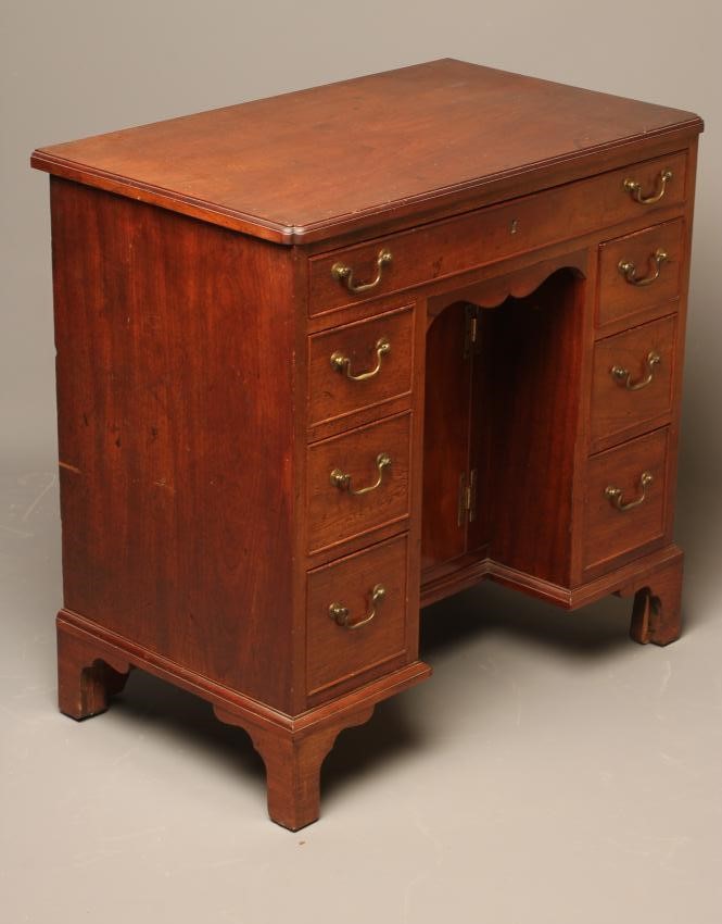 A GEORGIAN MAHOGANY KNEEHOLE DESK Image