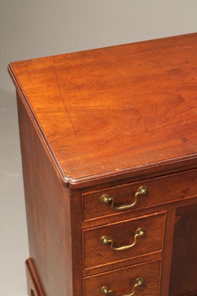 A GEORGIAN MAHOGANY KNEEHOLE DESK Image