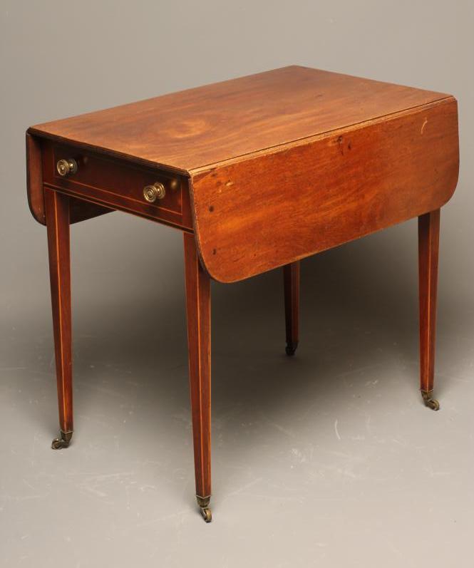 A MAHOGANY PEMBROKE TABLE Image