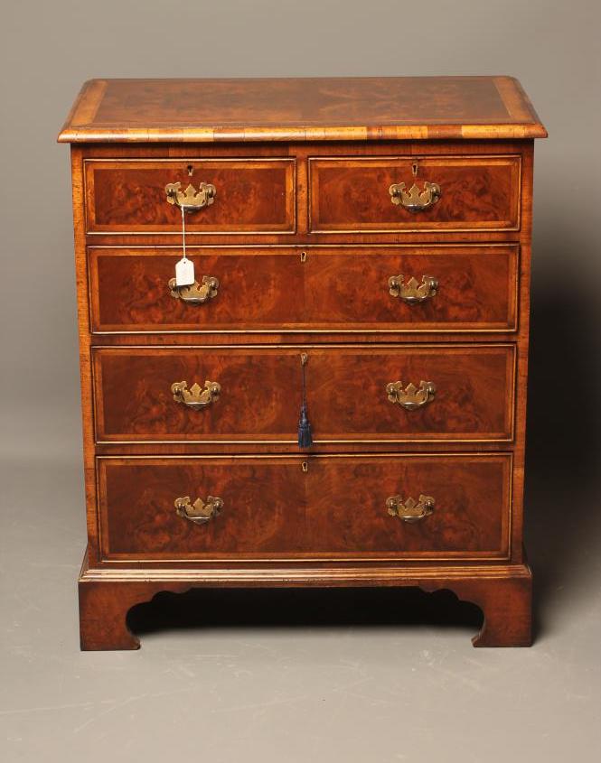 AN EARLY GEORGIAN STYLE WALNUT CHEST Image