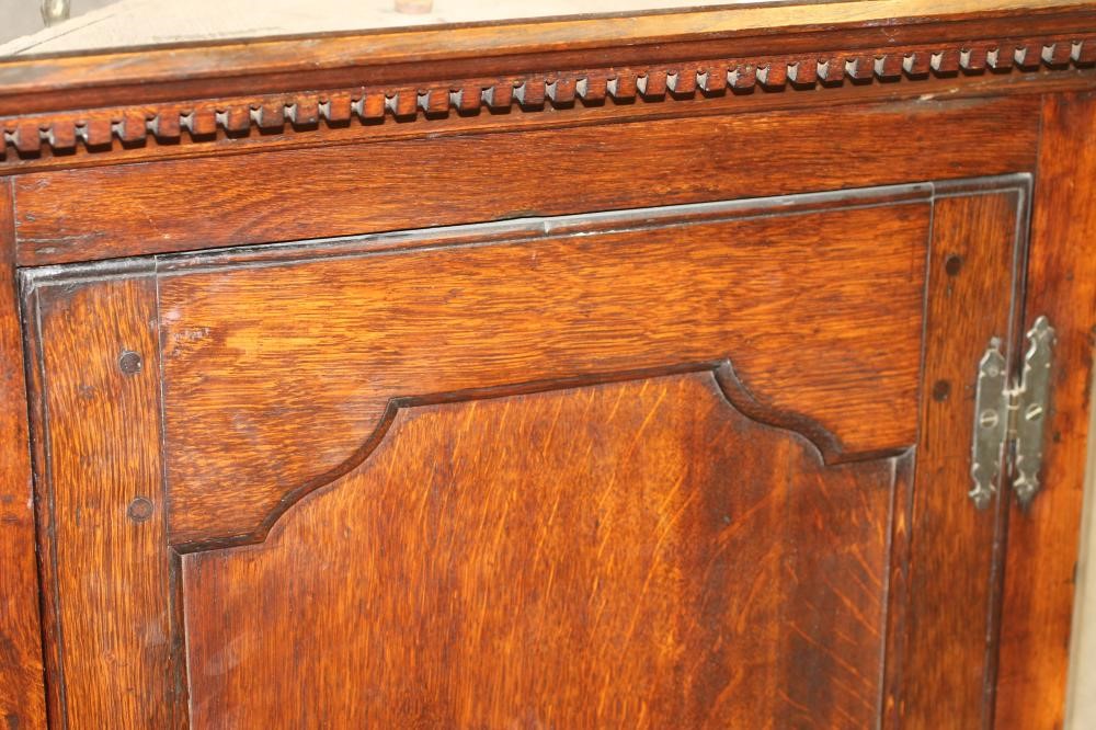 A GEORGIAN OAK CORNER CUPBOARD Image