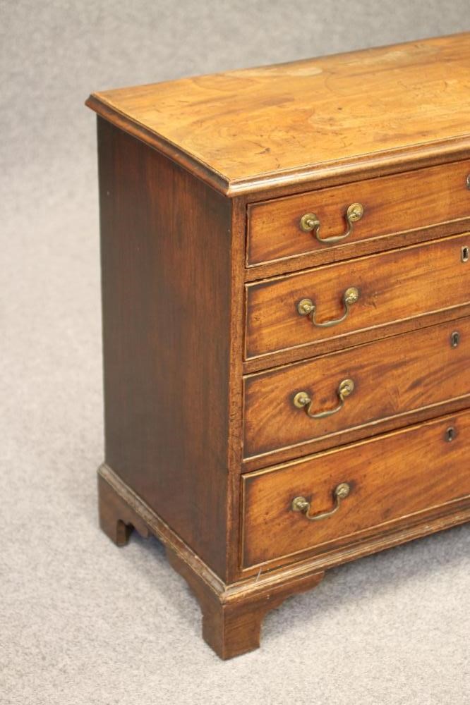 A GEORGIAN SMALL MAHOGANY CHEST Image