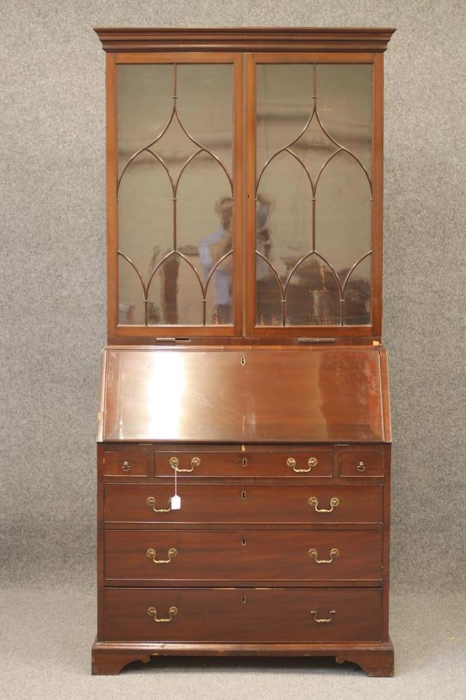 A GEORGIAN MAHOGANY BUREAU BOOKCASE Image