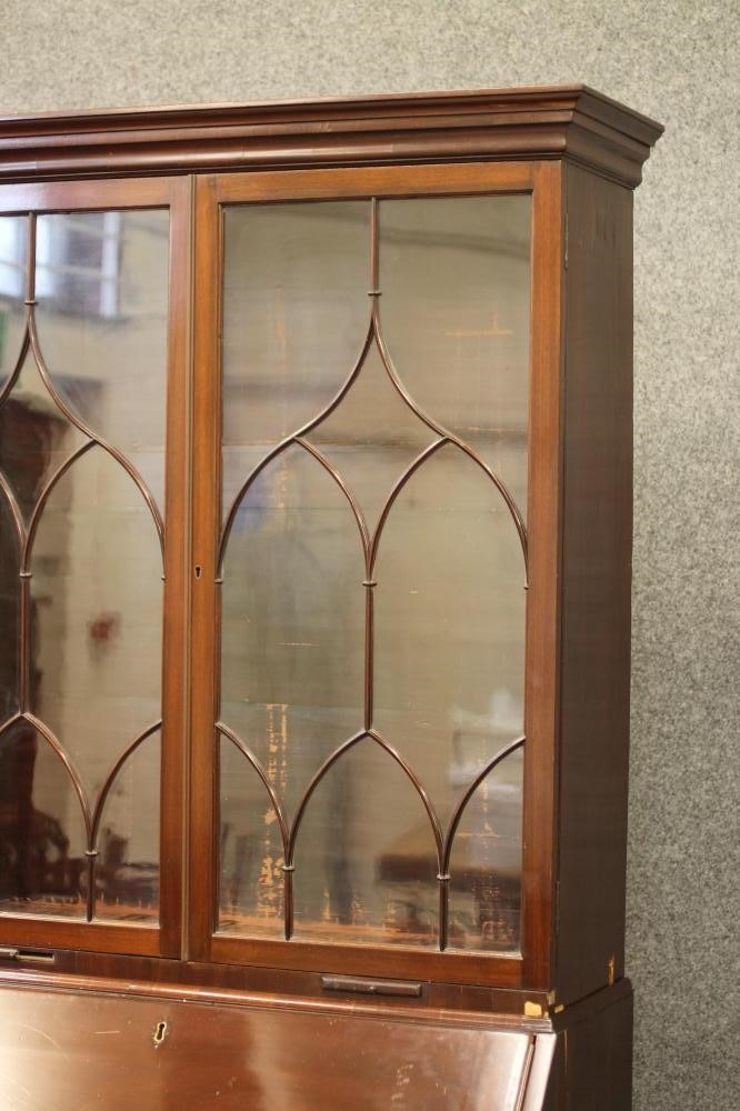 A GEORGIAN MAHOGANY BUREAU BOOKCASE Image