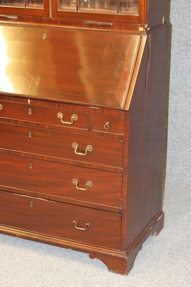 A GEORGIAN MAHOGANY BUREAU BOOKCASE Image