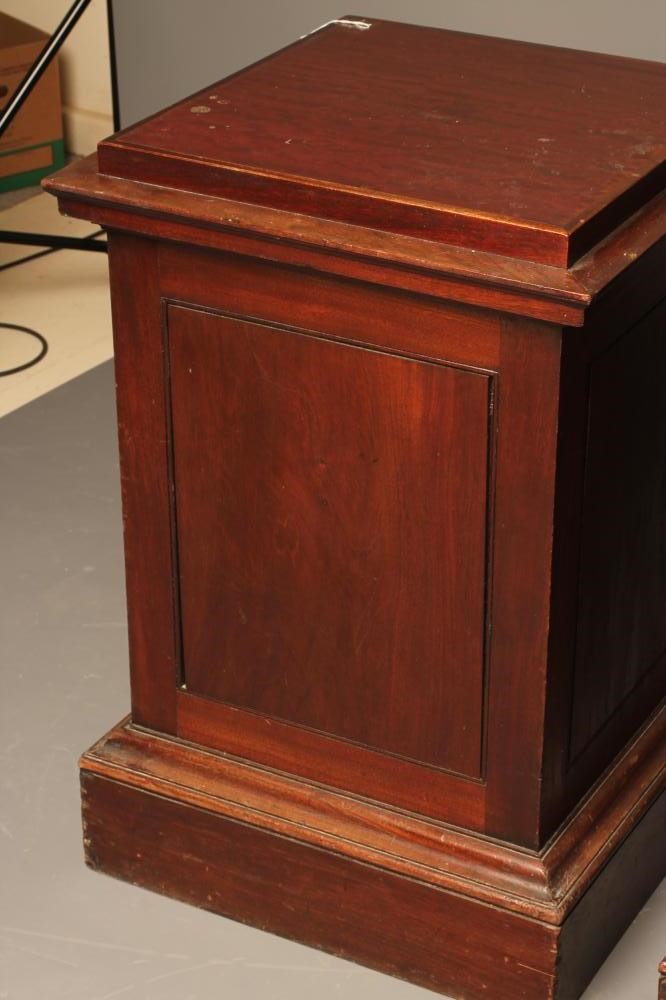 A PAIR OF MAHOGANY PEDESTALS Image