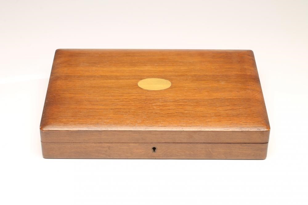 A SET OF TWELVE EDWARDIAN EPNS FISH KNIVES Image