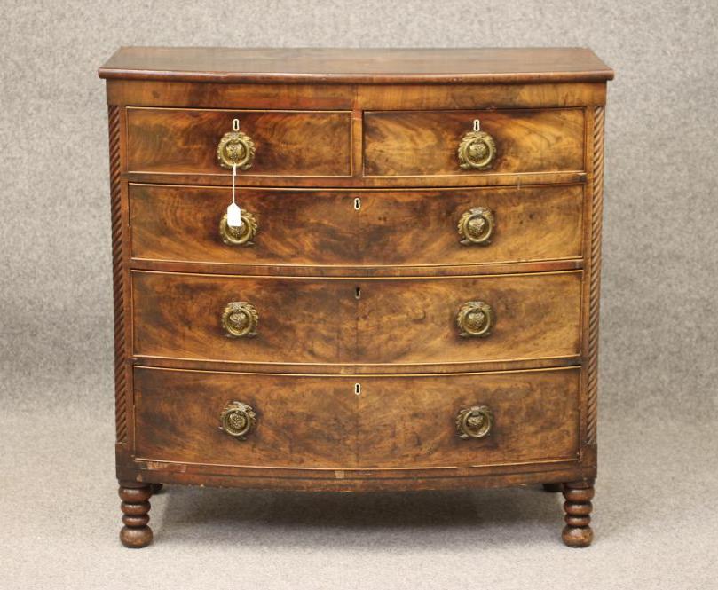 A REGENCY MAHOGANY BOW FRONT CHEST Image