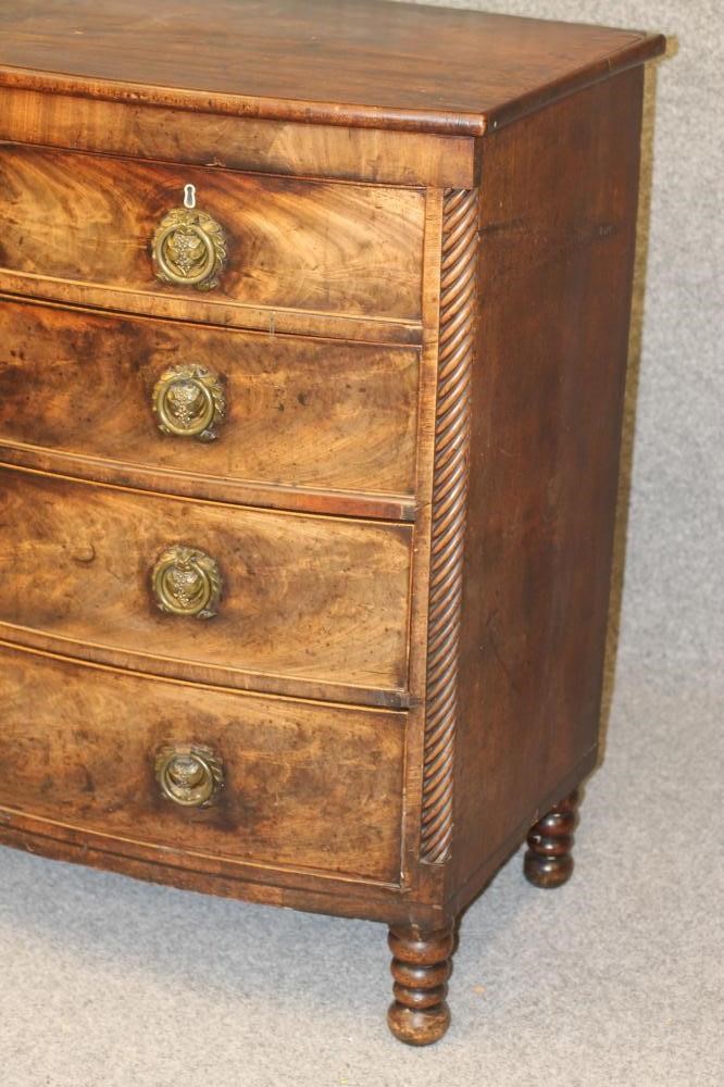 A REGENCY MAHOGANY BOW FRONT CHEST Image