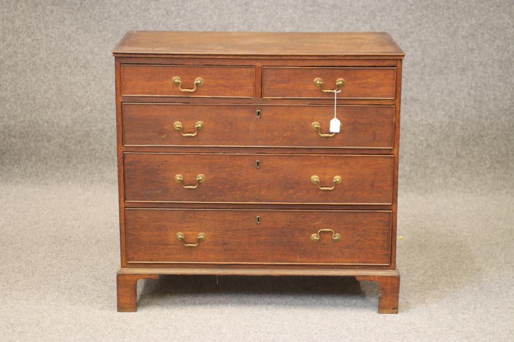 A GEORGIAN OAK CHEST Image