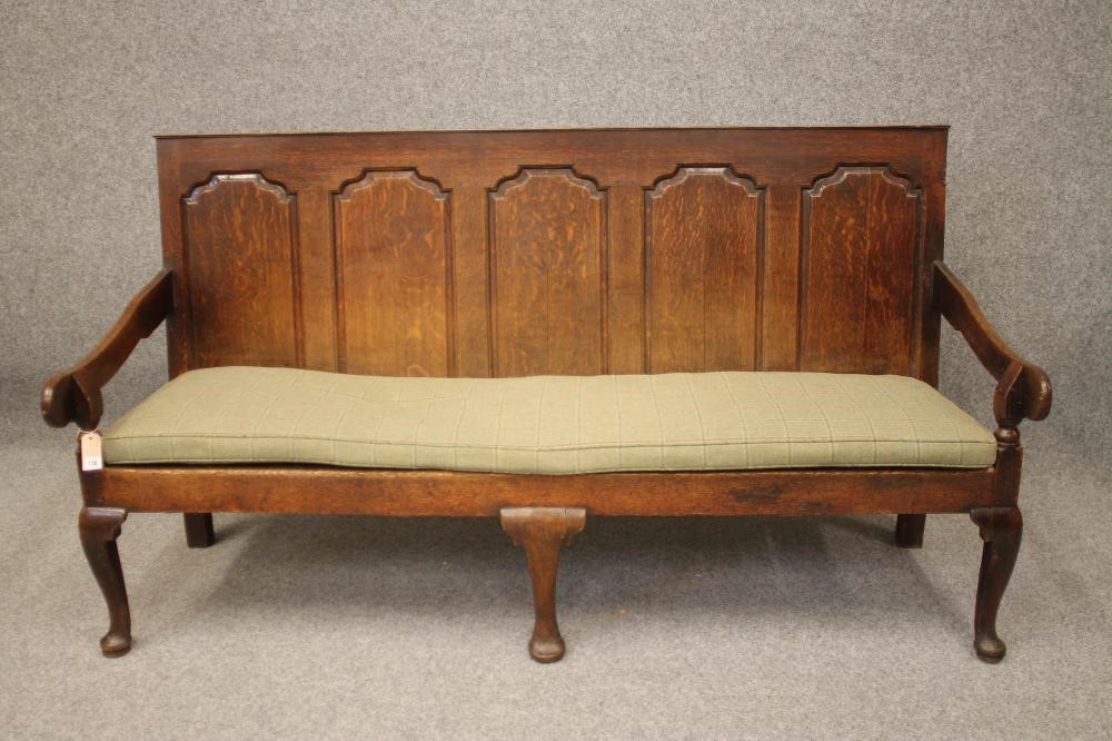 A GEORGIAN OAK SETTLE Image