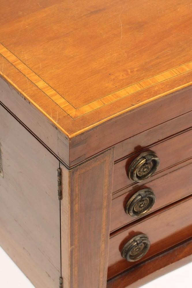 AN EPNS PART TABLE SERVICE in Old English pattern Image