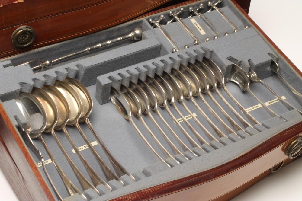 AN EPNS PART TABLE SERVICE in Old English pattern Image