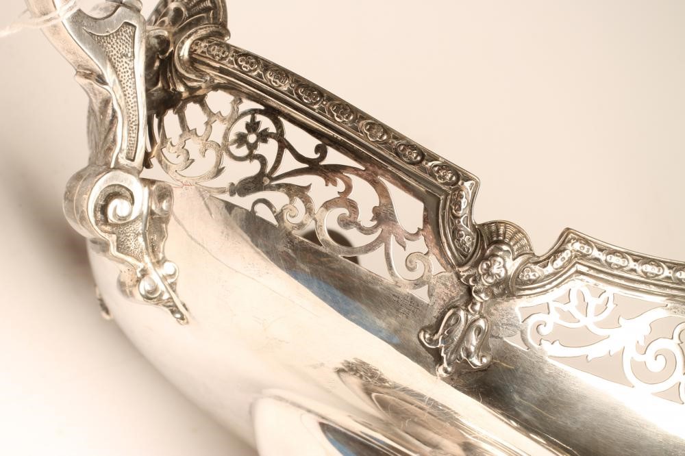 A SILVER TABLE CENTREPIECE Image