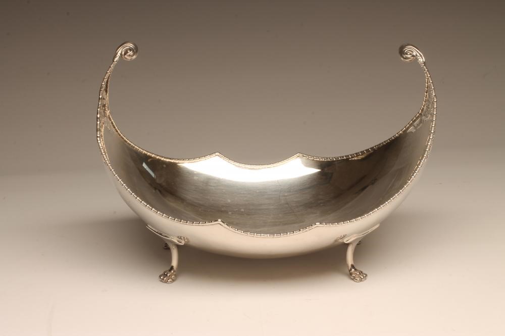 A SILVER FRUIT DISH Image