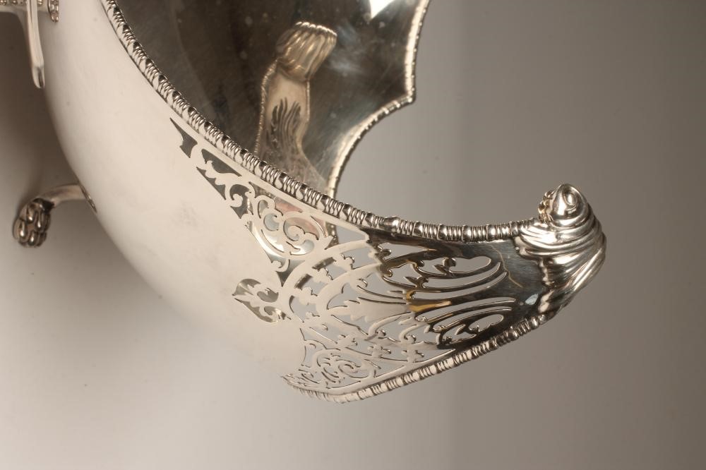A SILVER FRUIT DISH Image